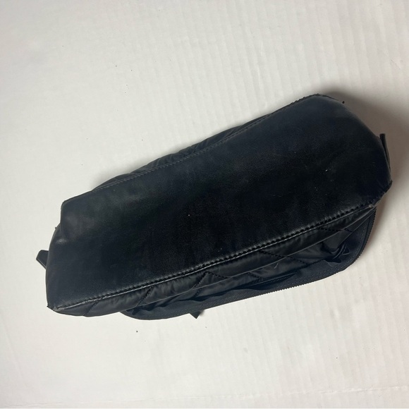 Lululemon Dont Sweat It Kit (Quilted)
Black + Headband - Picture 4 of 11